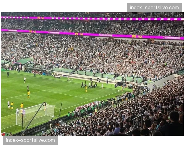 评论:客场球迷群体购票比例上升,对主场氛围管理的挑战 评论:客场球迷群体购票比例上升,对主场氛围管理的挑战